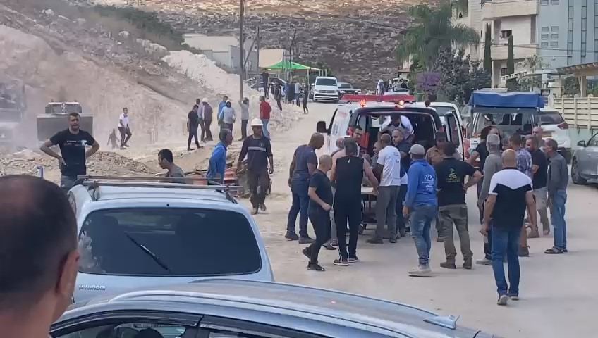 عالقون ومصابون جراء انهيار جدار في ورشة بناء في كفركنا
